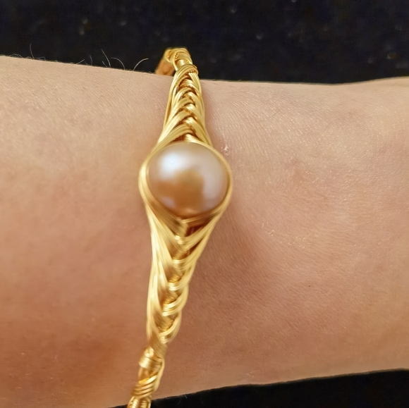 Freshwater pearl bracelet. - Picture 2 of 6